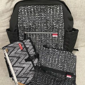 Skidaddle by Skip Hop Diaper Bag bundlE NWOT